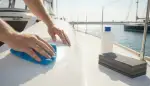 Handarbeit für makelloses Gelcoat